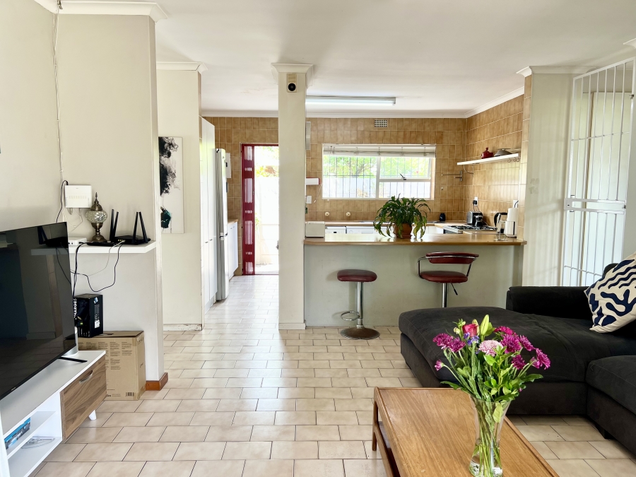 4 Bedroom Property for Sale in Plattekloof Glen Western Cape